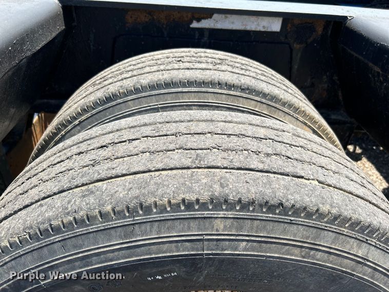 image for item KW9187 2006 X-L Specialized XL80MG  lowboy equipment trailer