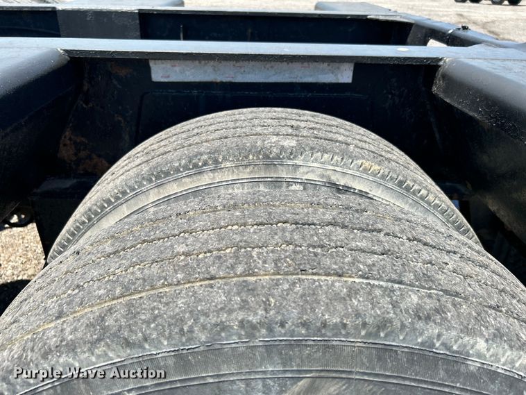 image for item KW9187 2006 X-L Specialized XL80MG  lowboy equipment trailer