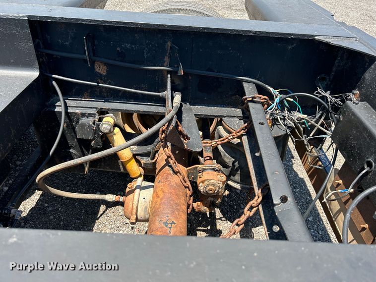 image for item KW9187 2006 X-L Specialized XL80MG  lowboy equipment trailer