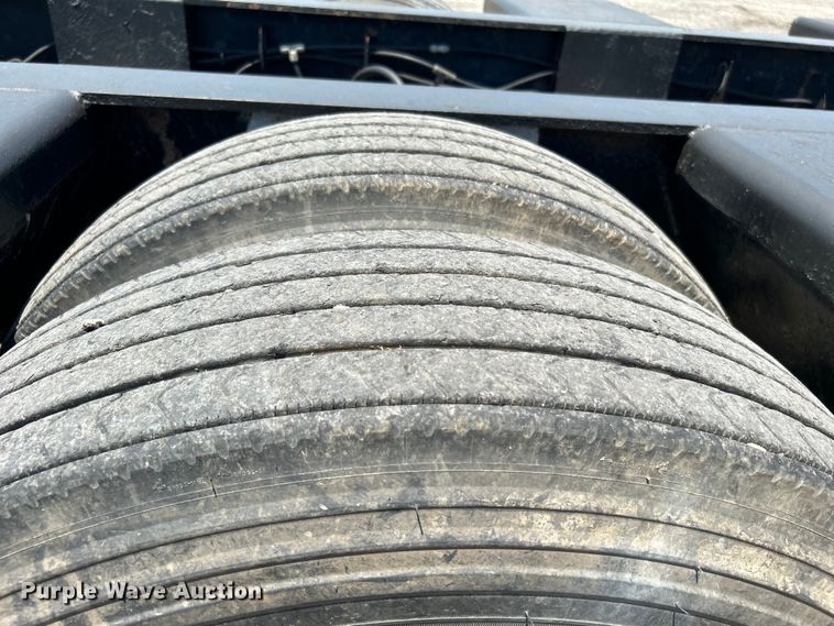 image for item KW9187 2006 X-L Specialized XL80MG  lowboy equipment trailer