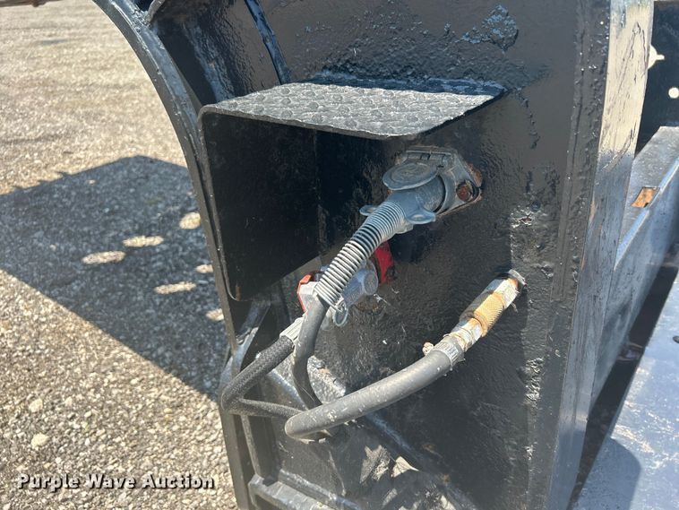 image for item KW9187 2006 X-L Specialized XL80MG  lowboy equipment trailer