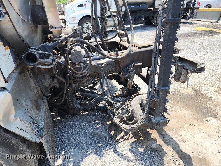 image for item LE9179 2006 Sterling L-Line  oil distributor truck