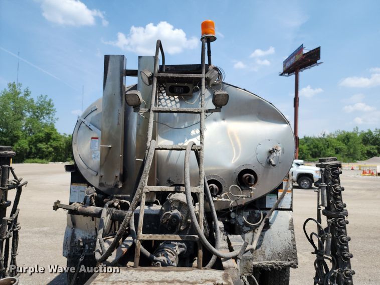 image for item LE9179 2006 Sterling L-Line  oil distributor truck