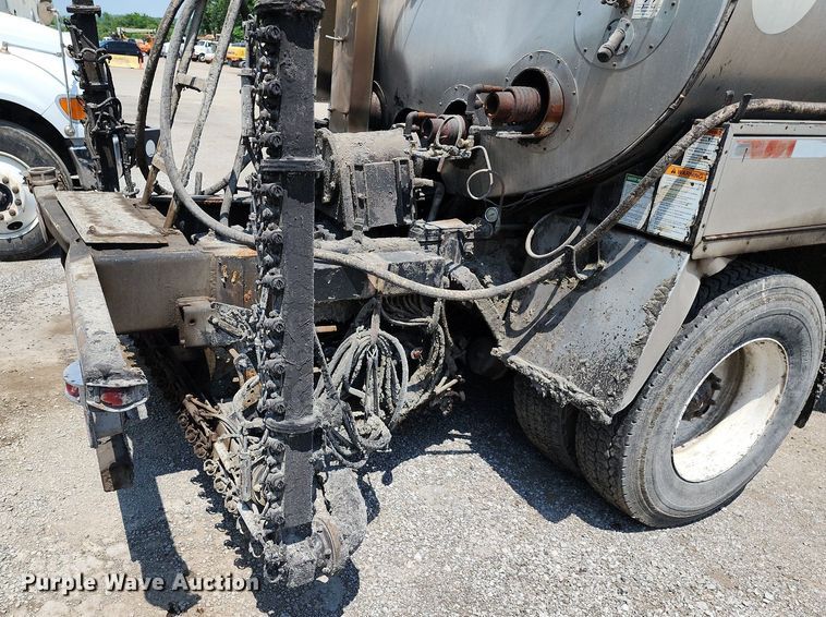 image for item LE9179 2006 Sterling L-Line  oil distributor truck