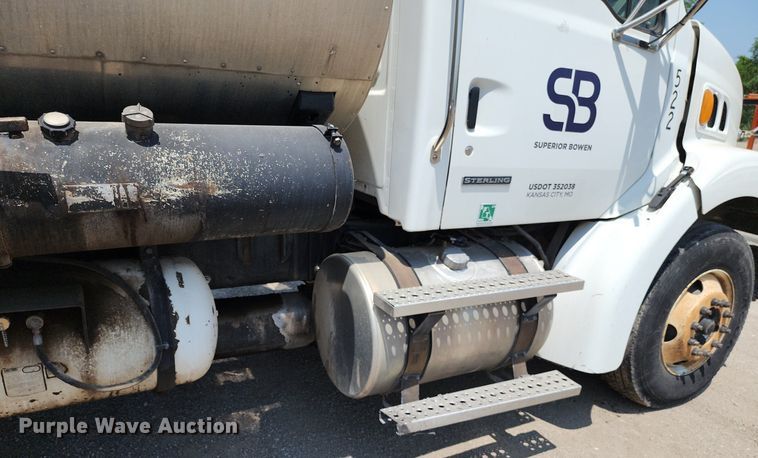 image for item LE9179 2006 Sterling L-Line  oil distributor truck