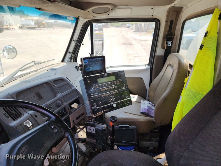 image for item LE9179 2006 Sterling L-Line  oil distributor truck