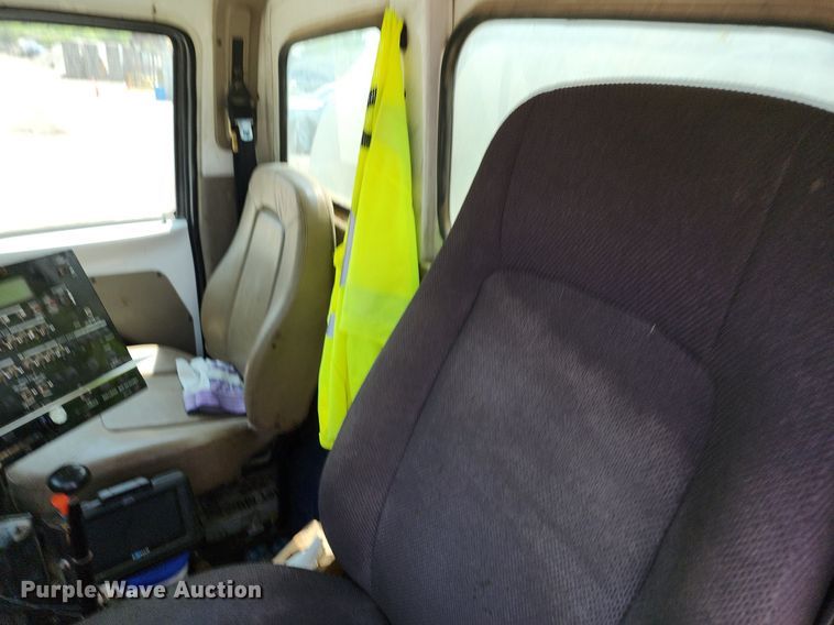 image for item LE9179 2006 Sterling L-Line  oil distributor truck