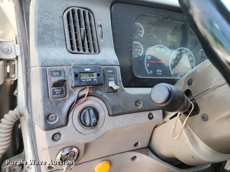 image for item LE9179 2006 Sterling L-Line  oil distributor truck