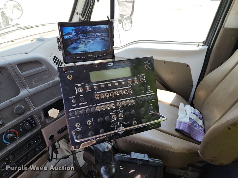 image for item LE9179 2006 Sterling L-Line  oil distributor truck