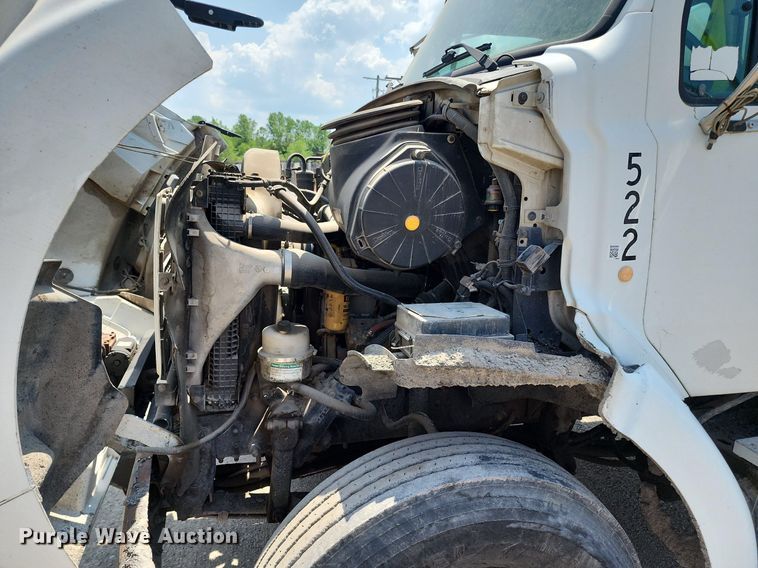 image for item LE9179 2006 Sterling L-Line  oil distributor truck