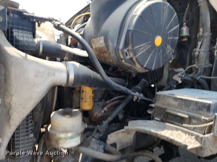 image for item LE9179 2006 Sterling L-Line  oil distributor truck