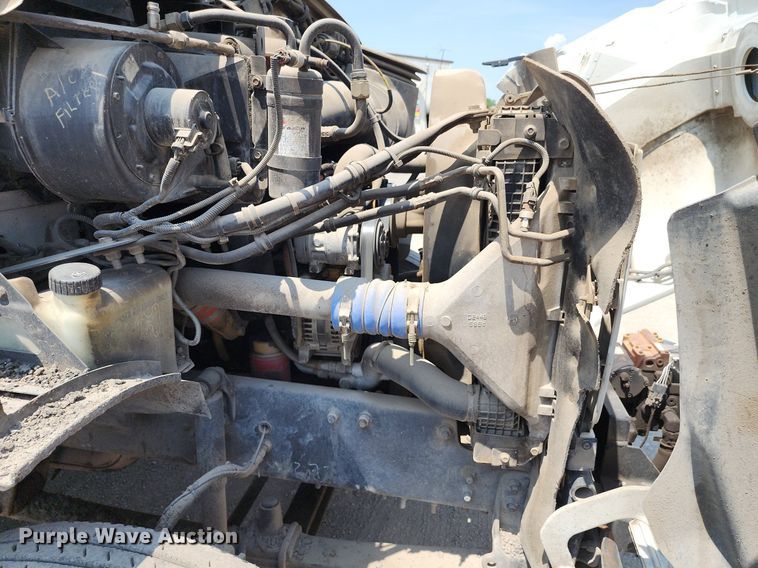 image for item LE9179 2006 Sterling L-Line  oil distributor truck