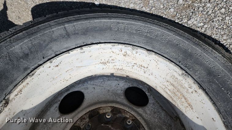 image for item LE9179 2006 Sterling L-Line  oil distributor truck