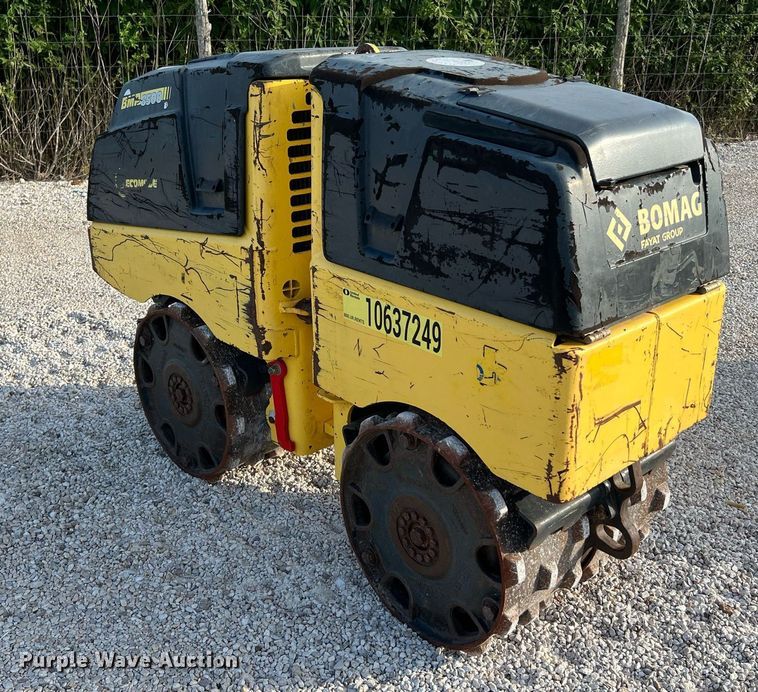 image for item LF9330 2017 Bomag BMP8500  trench compactor