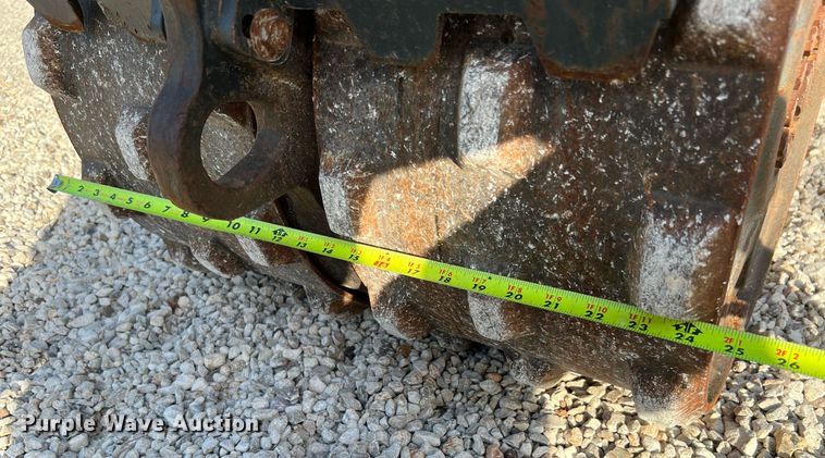 image for item LF9330 2017 Bomag BMP8500  trench compactor