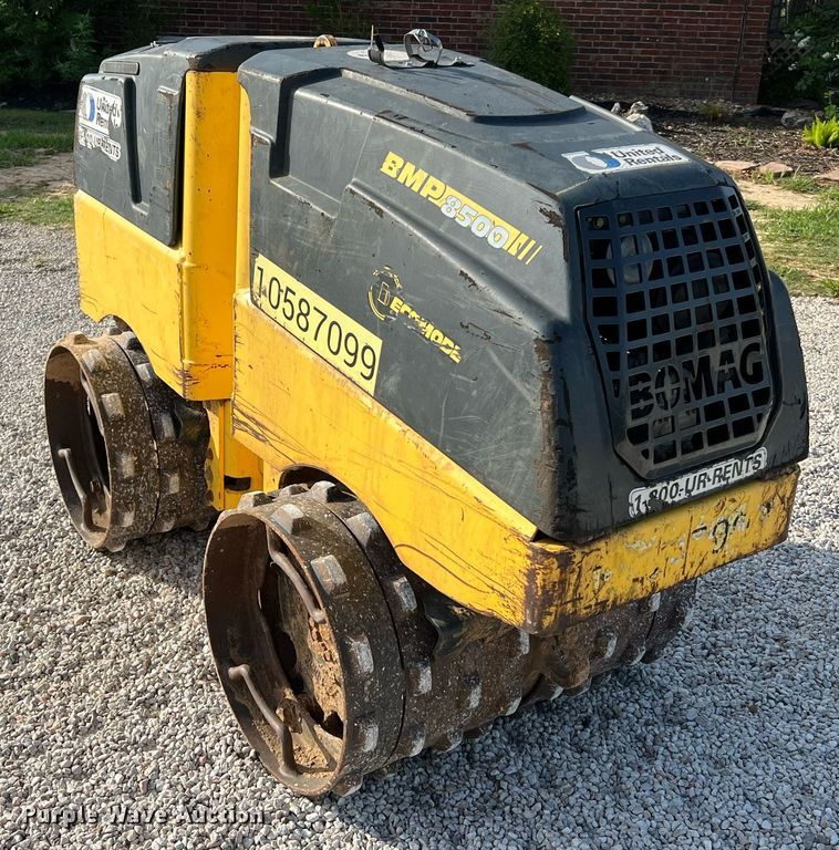image for item LF9332 2017 Bomag BMP8500  trench compactor