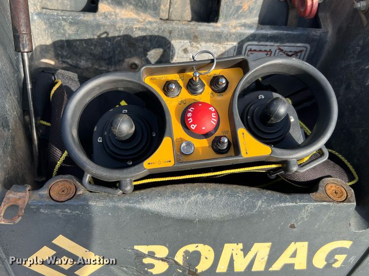 image for item LF9332 2017 Bomag BMP8500  trench compactor