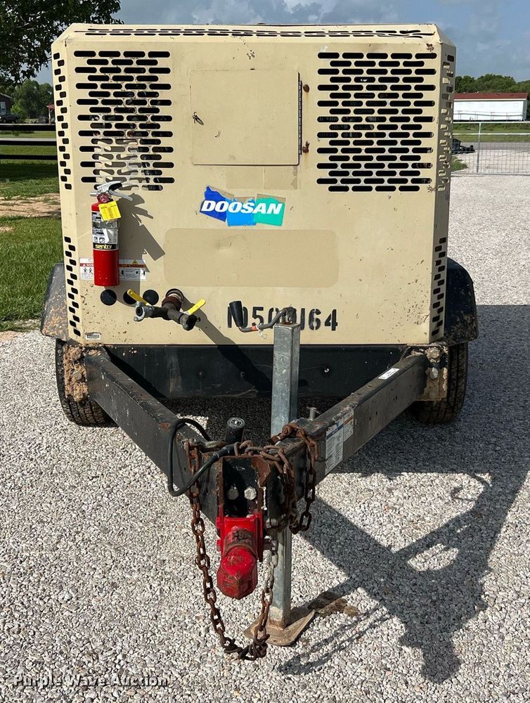 image for item LF9333 2016 Doosan P425/HP375  air compressor