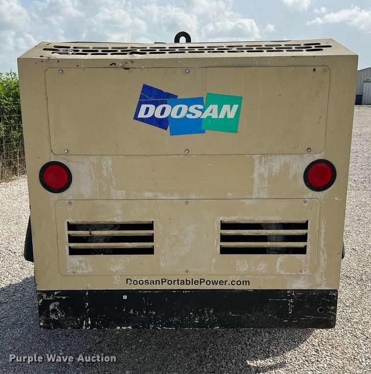 image for item LF9333 2016 Doosan P425/HP375  air compressor