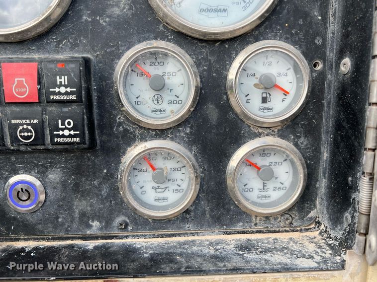 image for item LF9333 2016 Doosan P425/HP375  air compressor