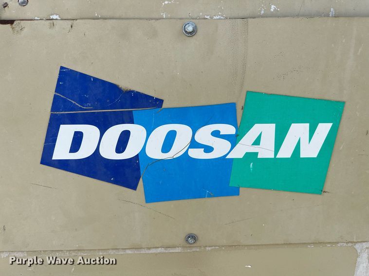 image for item LF9333 2016 Doosan P425/HP375  air compressor