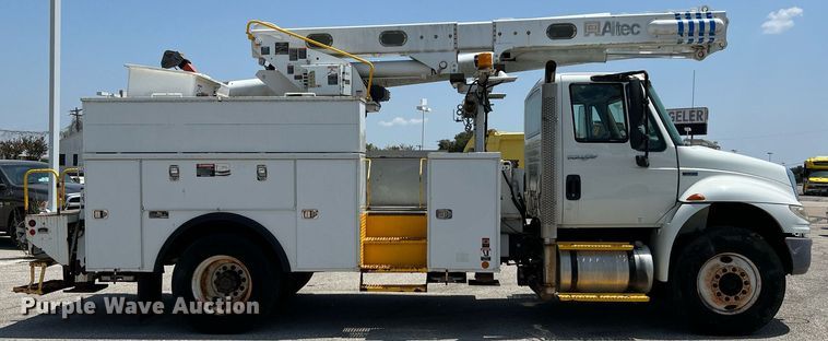 image for item LF9365 2012 International 4300 bucket truck