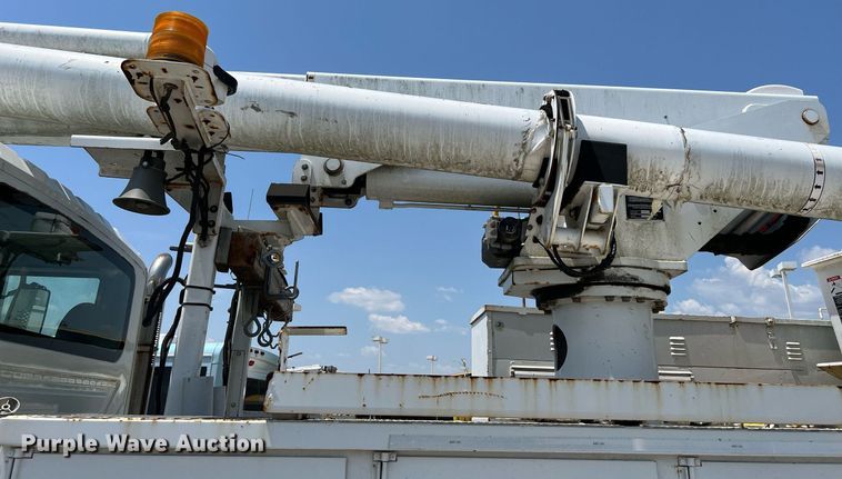 image for item LF9365 2012 International 4300 bucket truck