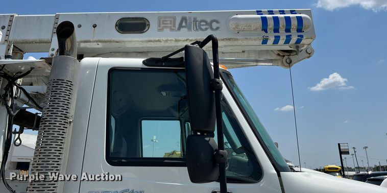 image for item LF9365 2012 International 4300 bucket truck