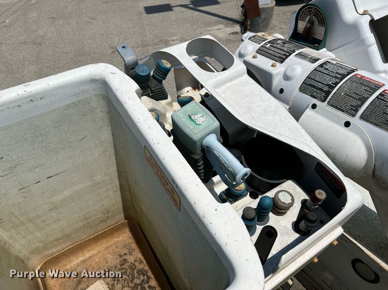 image for item LF9365 2012 International 4300 bucket truck