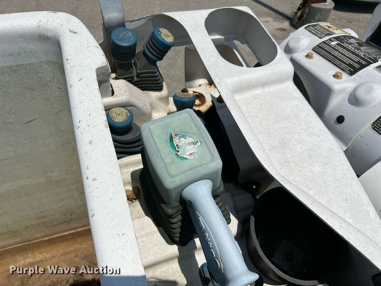 image for item LF9365 2012 International 4300 bucket truck