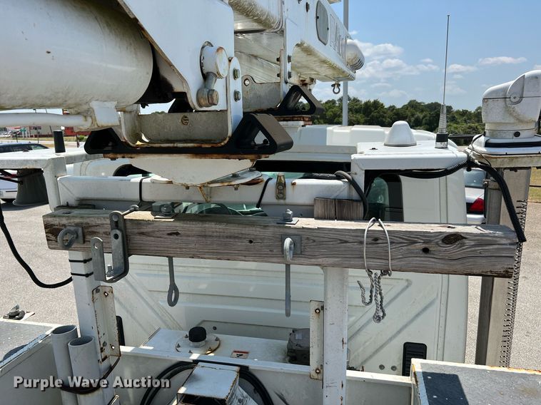 image for item LF9365 2012 International 4300 bucket truck