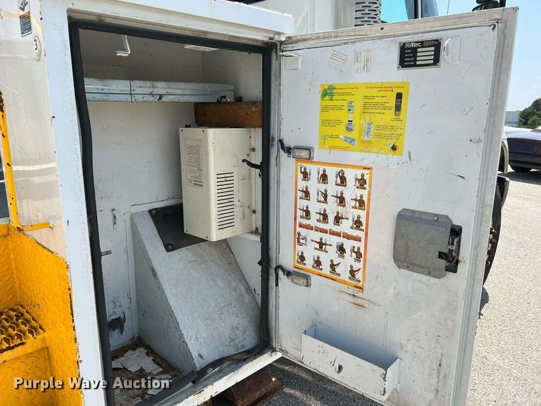 image for item LF9365 2012 International 4300 bucket truck