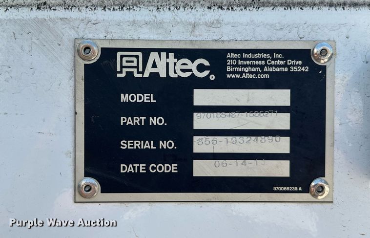 image for item LF9365 2012 International 4300 bucket truck