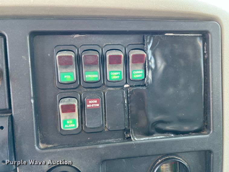 image for item LF9365 2012 International 4300 bucket truck