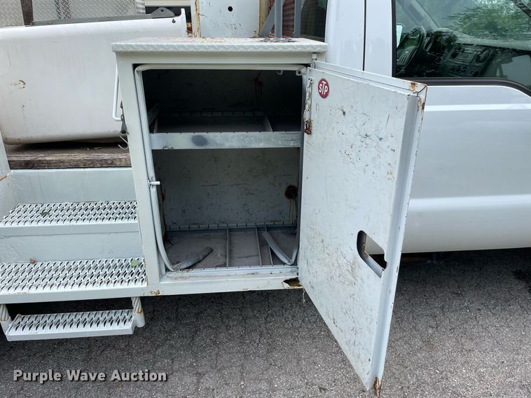 image for item LJ9784 2008 Ford F550 Super Duty XL  bucket truck