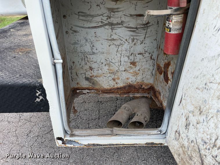 image for item LJ9784 2008 Ford F550 Super Duty XL  bucket truck