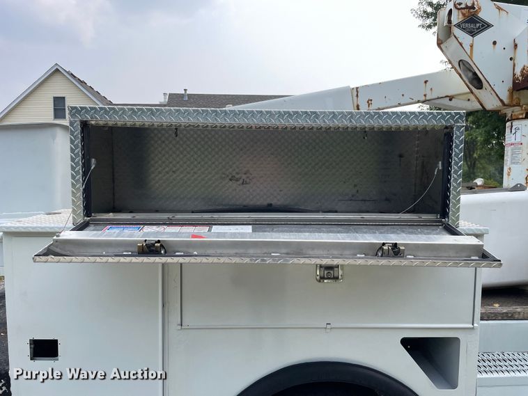 image for item LJ9784 2008 Ford F550 Super Duty XL  bucket truck