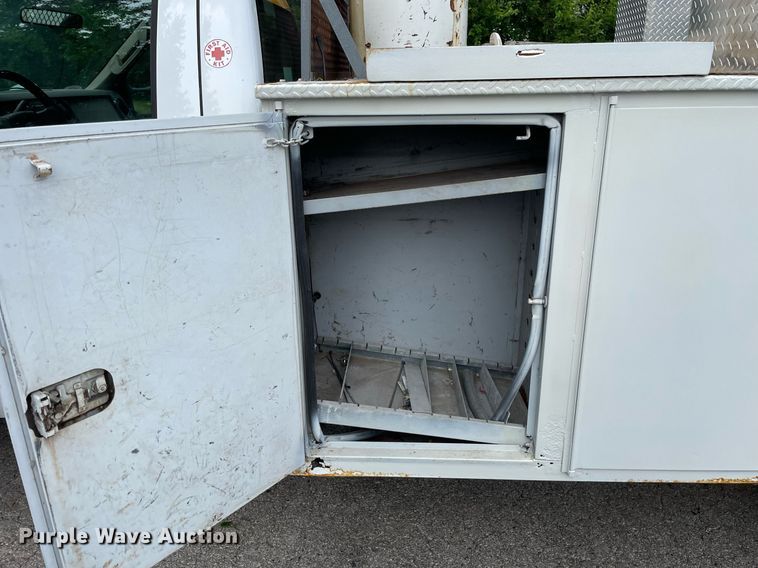 image for item LJ9784 2008 Ford F550 Super Duty XL  bucket truck