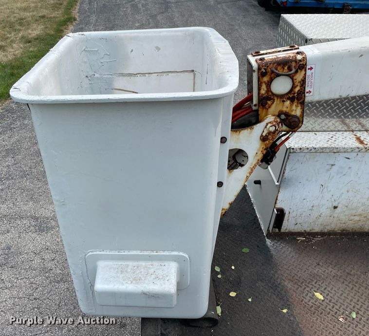 image for item LJ9784 2008 Ford F550 Super Duty XL  bucket truck