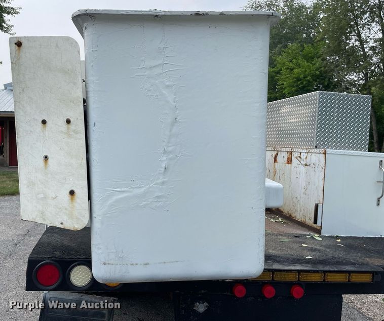 image for item LJ9784 2008 Ford F550 Super Duty XL  bucket truck