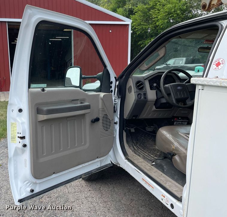 image for item LJ9784 2008 Ford F550 Super Duty XL  bucket truck