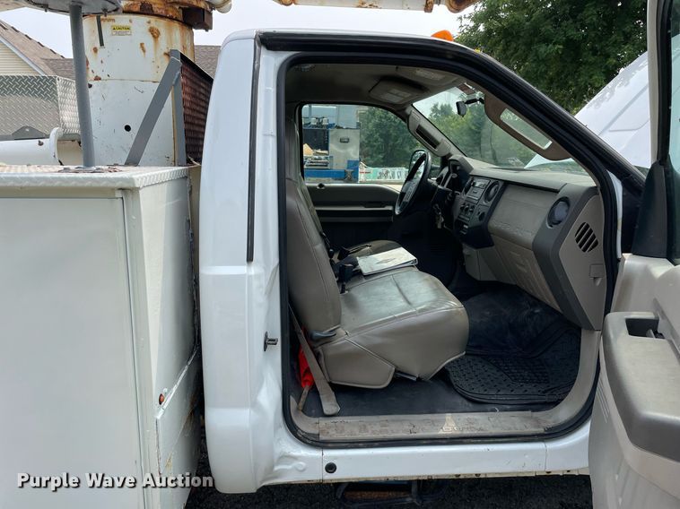 image for item LJ9784 2008 Ford F550 Super Duty XL  bucket truck