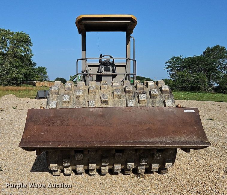 image for item LM9099 Superpac 8420  single drum vibratory roller