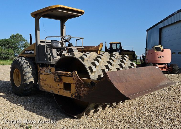 image for item LM9099 Superpac 8420  single drum vibratory roller