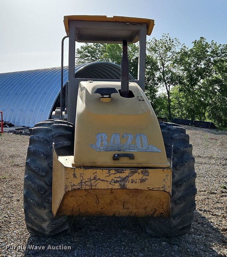 image for item LM9099 Superpac 8420  single drum vibratory roller