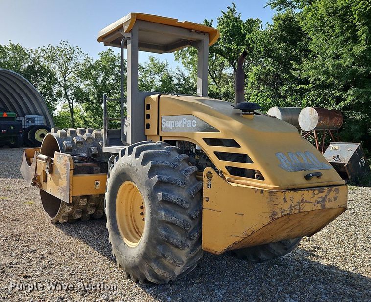 image for item LM9099 Superpac 8420  single drum vibratory roller