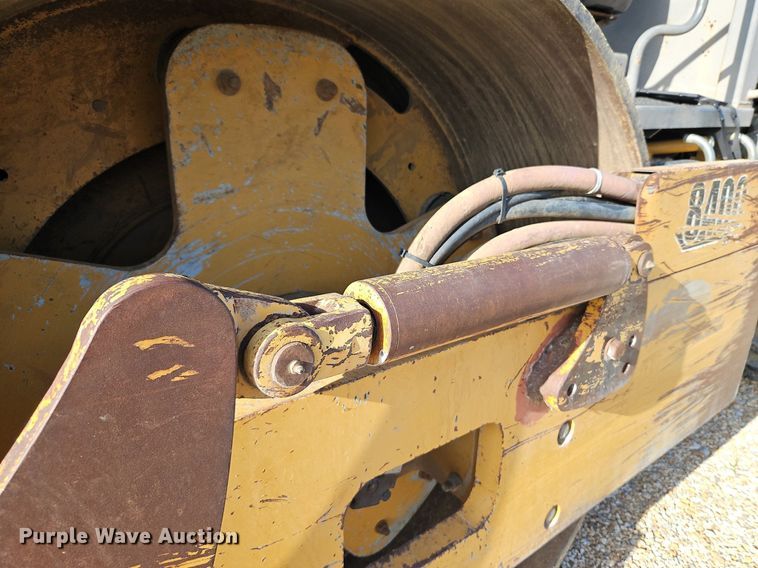 image for item LM9099 Superpac 8420  single drum vibratory roller