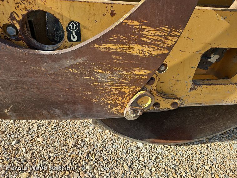 image for item LM9099 Superpac 8420  single drum vibratory roller