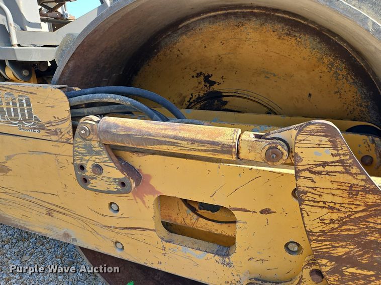 image for item LM9099 Superpac 8420  single drum vibratory roller