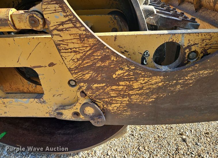 image for item LM9099 Superpac 8420  single drum vibratory roller